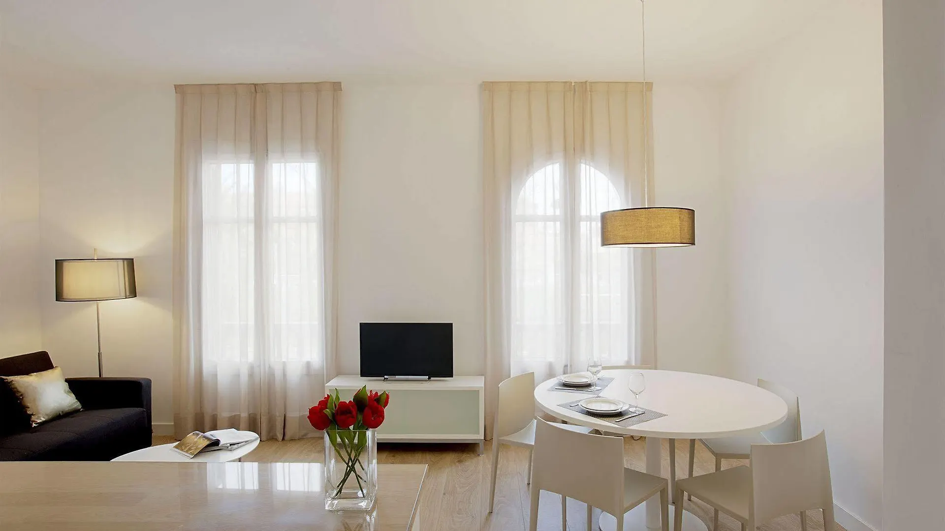 Barcelona Apartment Viladomat contacts