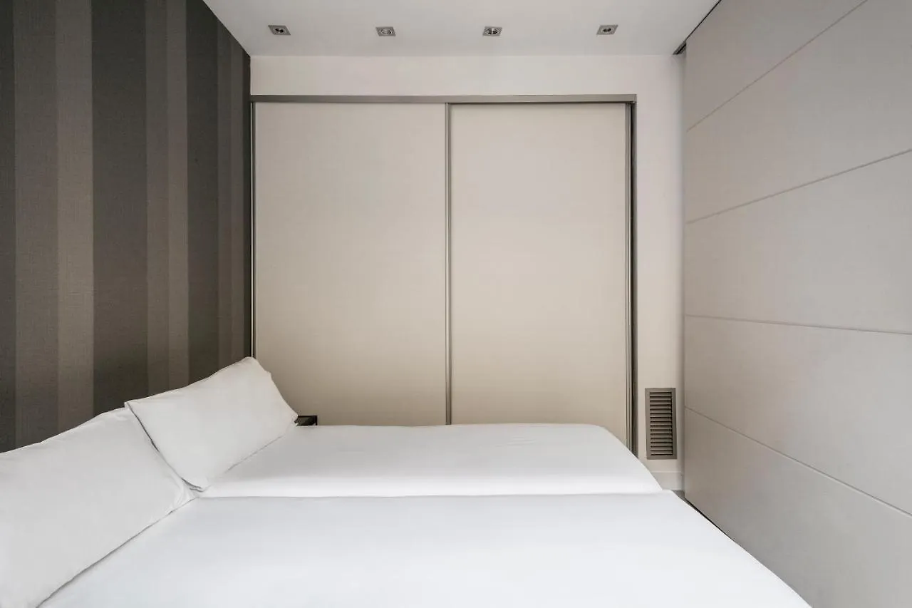 Barcelona Apartment Viladomat 0*,